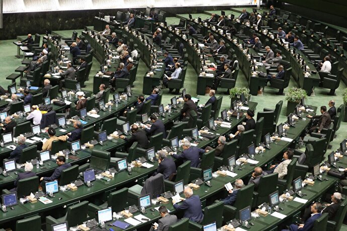 فیلم| قطع میکروفون محمدرضا عارف در صحن علنی مجلس