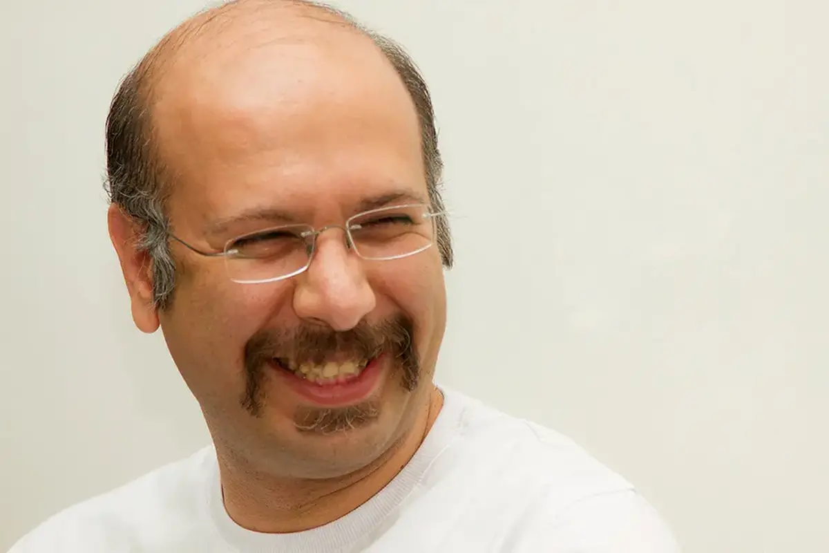 عکس| لبو فروختن محمد بحرانی در سرما