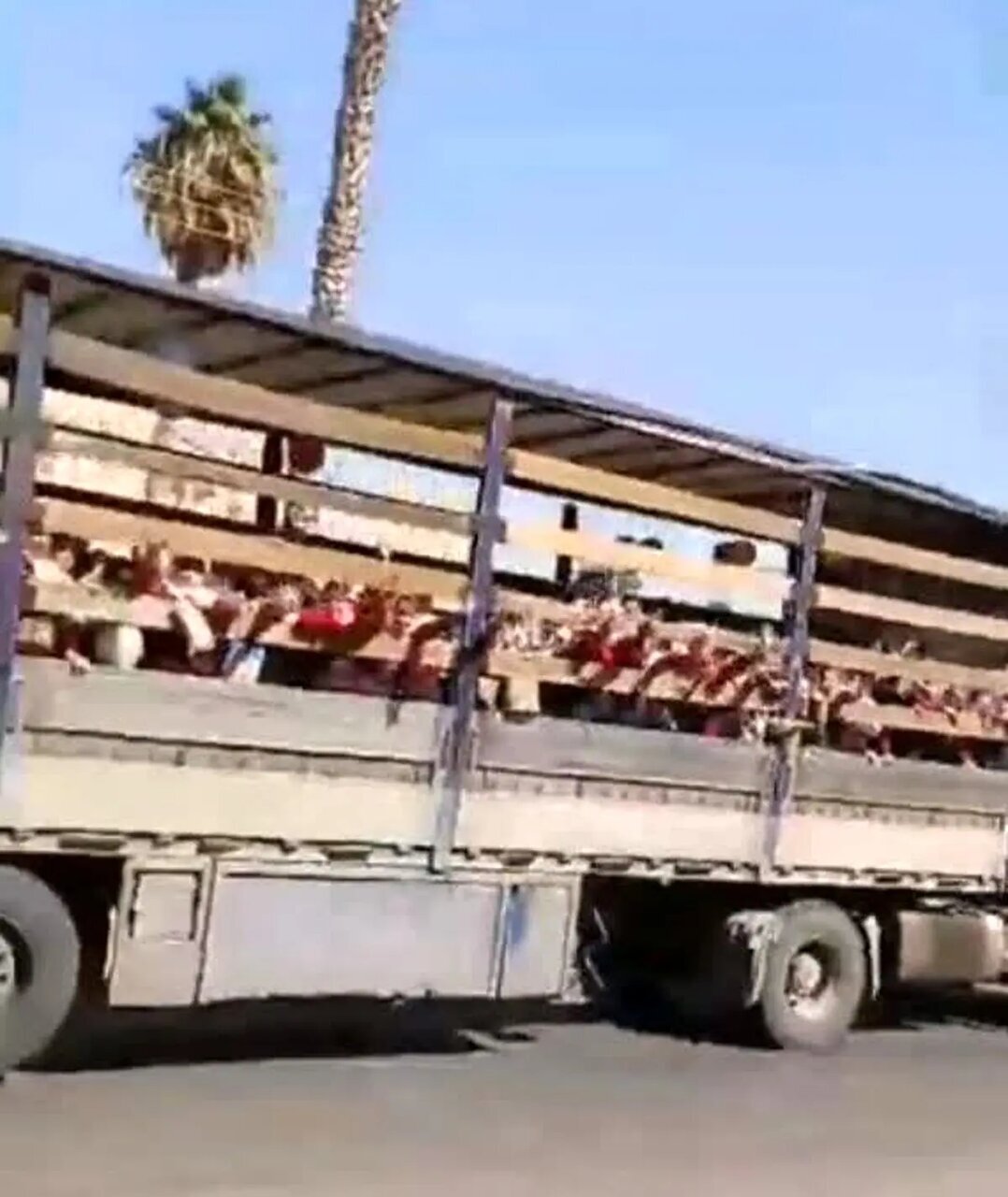 مدیر یک مدرسه در جهرم برکنار شد+ عکس