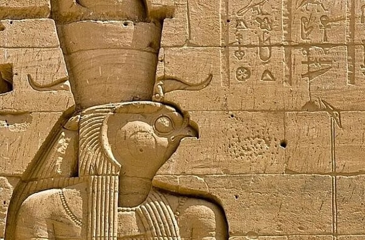 معرفی ۱۶ خدای مصر باستان در یک نگاه