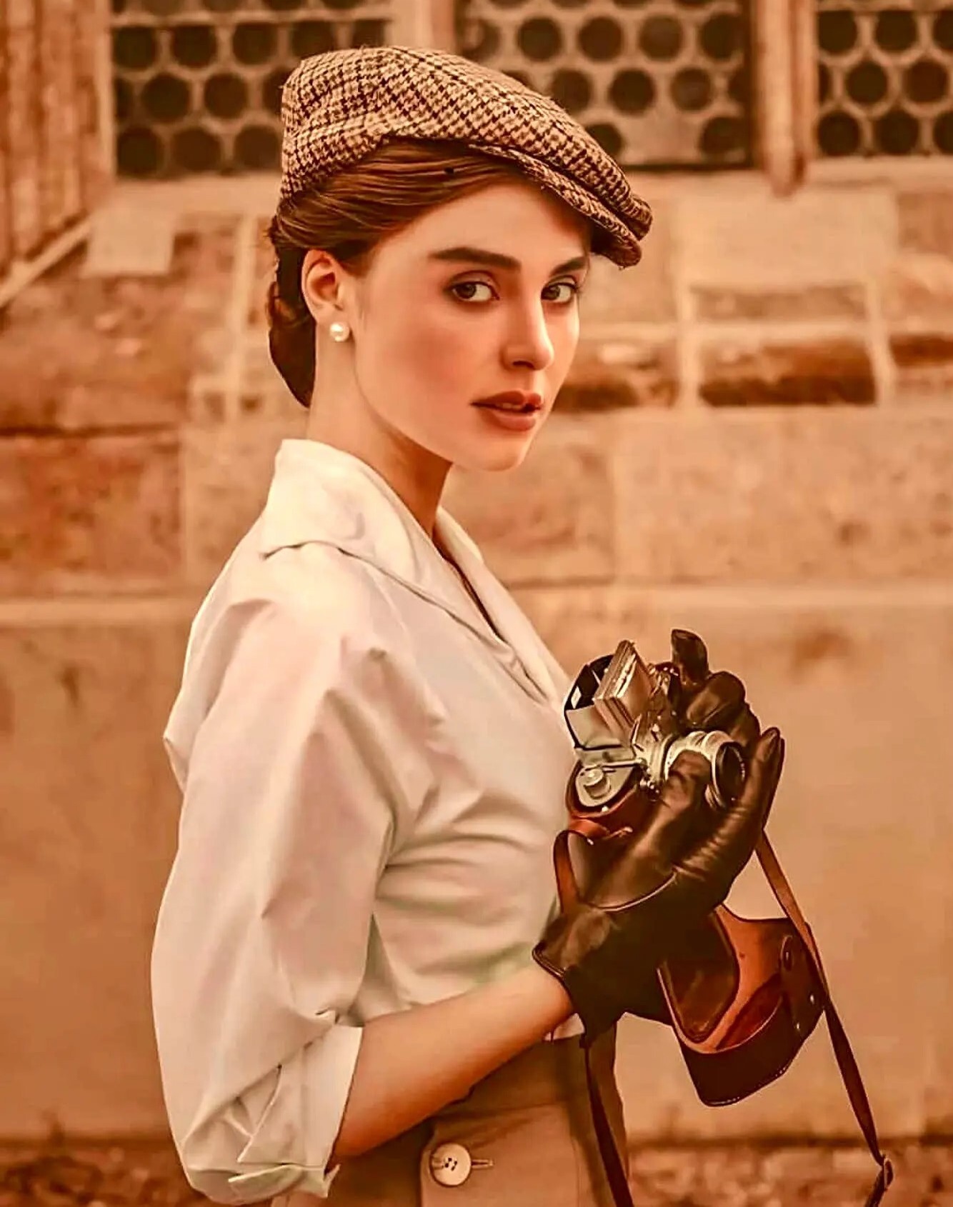 عکس| لاله مرزبان با استایلی فرانسوی در ۲۸ سالگی