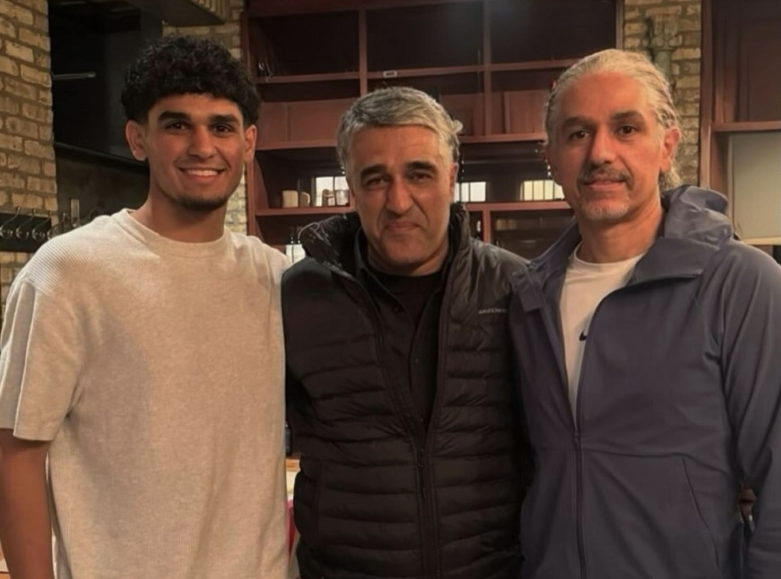 عکس| پژمان جمشیدی در کنار برادر و برادزاده اش عکس| پژمان جمشیدی در کنار برادر و برادزاده اش