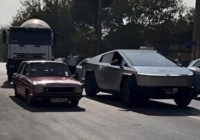 فیلم| مسابقه تسلا سایبرتراک با پیکان در تهران!