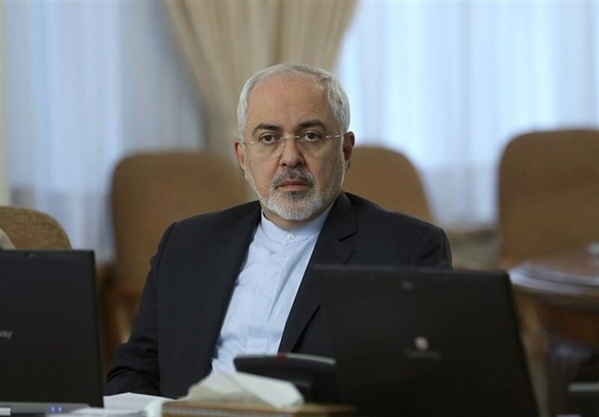 ظریف: ایران در برابر تهدید سر فرود نمی‌آورد