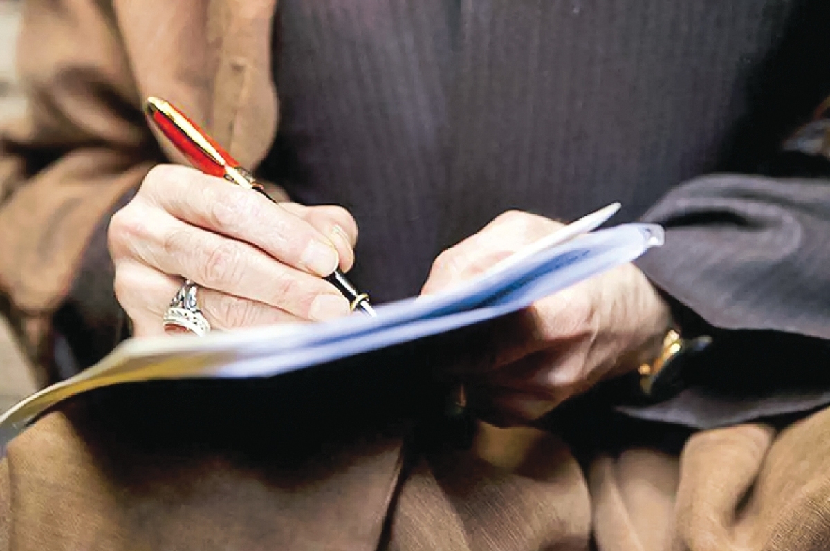 واکنش «جوان»به منتقدان انتصاب سقاب اصفهانی؛ بوی فاشیسم می‌آید!