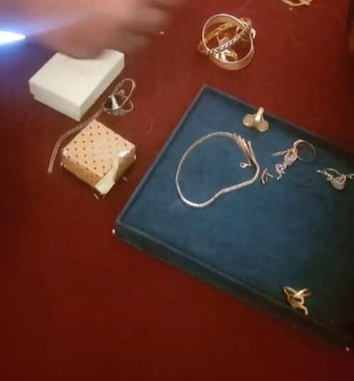 جست و جوی ۳۳ نفره برای پیدا کردن طلا در زباله‌ها