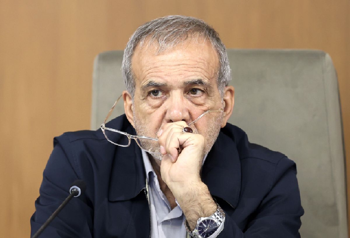 پزشکیان مراقب پوست موز 