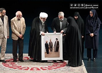 تصاویر| رونمایی از تقریظ‌های رهبر معظم انقلاب بر کتب جهاد و مقاومت