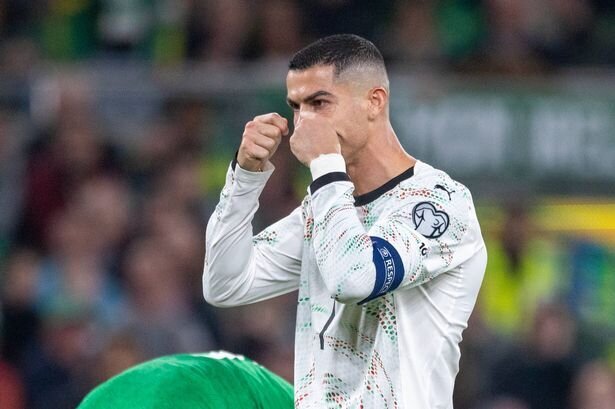 پوستر فیفا با فشار هواداران رونالدو حذف شد +عکس