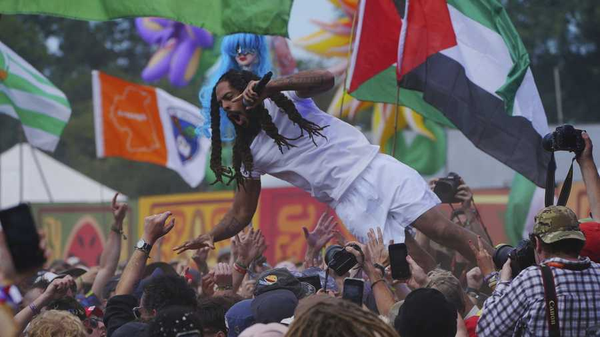 پافشاری خواننده بریتانیایی بر شعار «مرگ بر ارتش اسرائیل»