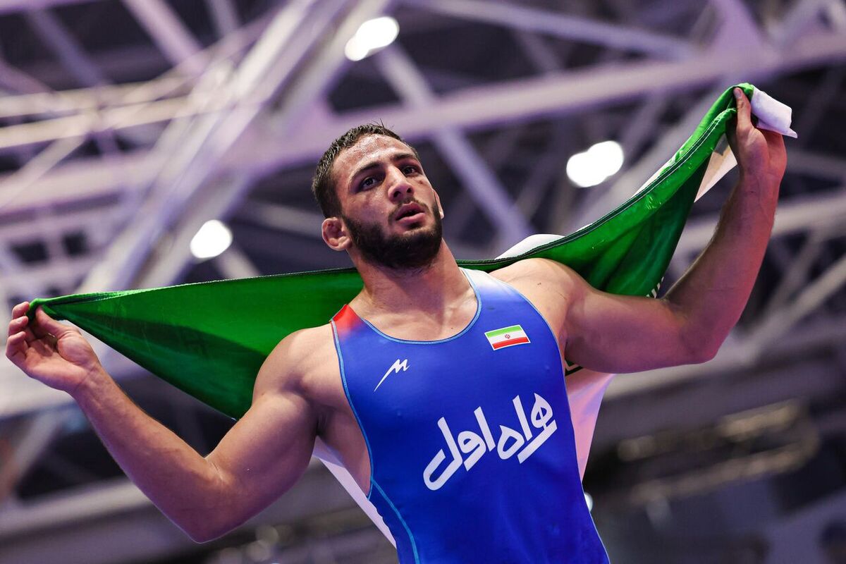 آذرپیرا با شکست قهرمان جهان به مدال طلا رسید