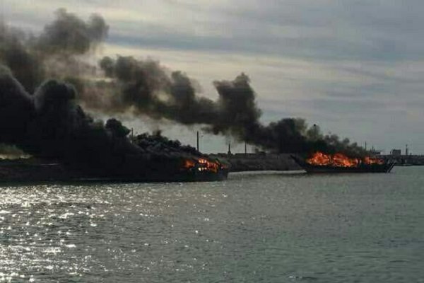 حریق لنج باربری در اسکله بندر چارک