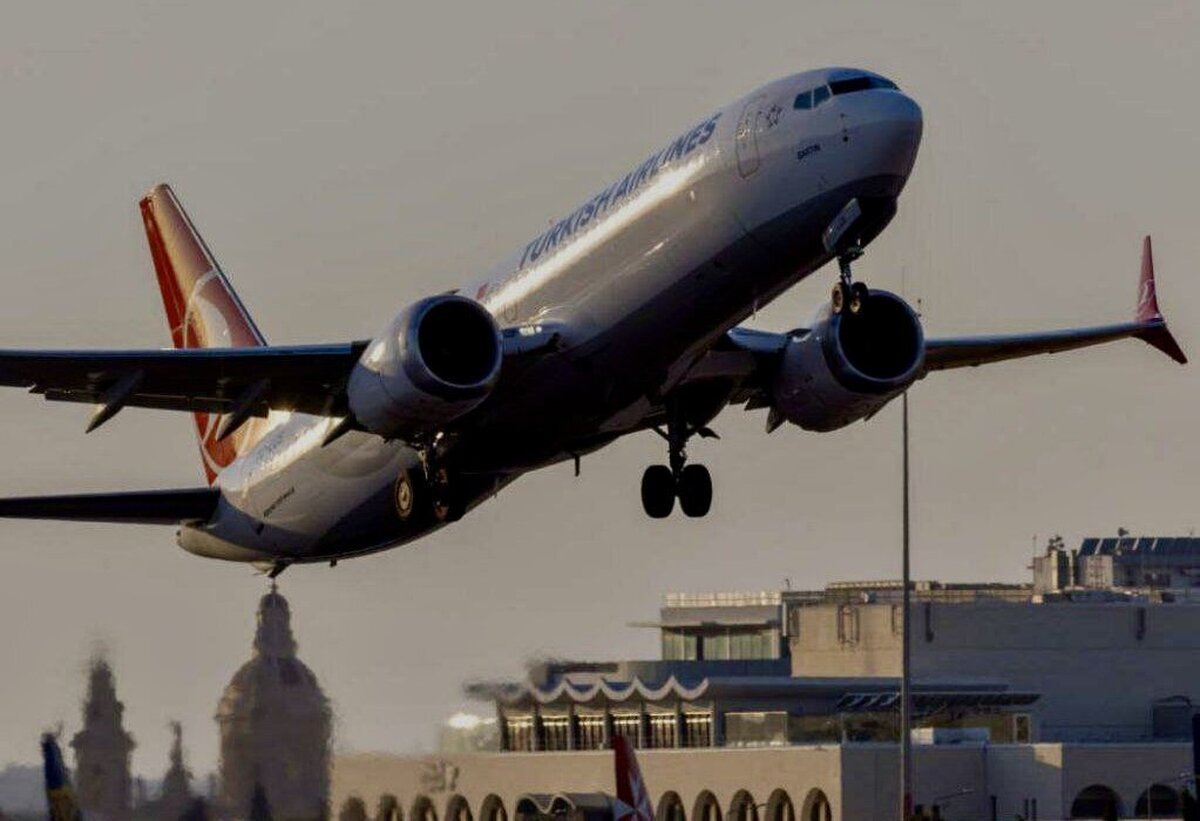 اشیاء پرنده مشکوک این فرودگاه را تعطیل کرد