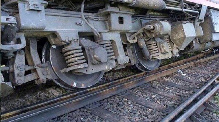 خارج شدن قطار از ریل در ایستگاه هشتگرد| حال مسافران خوب است