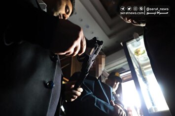 تصاویر| بازسازی صحنه سرقت مسلحانه از یک طلافروشی