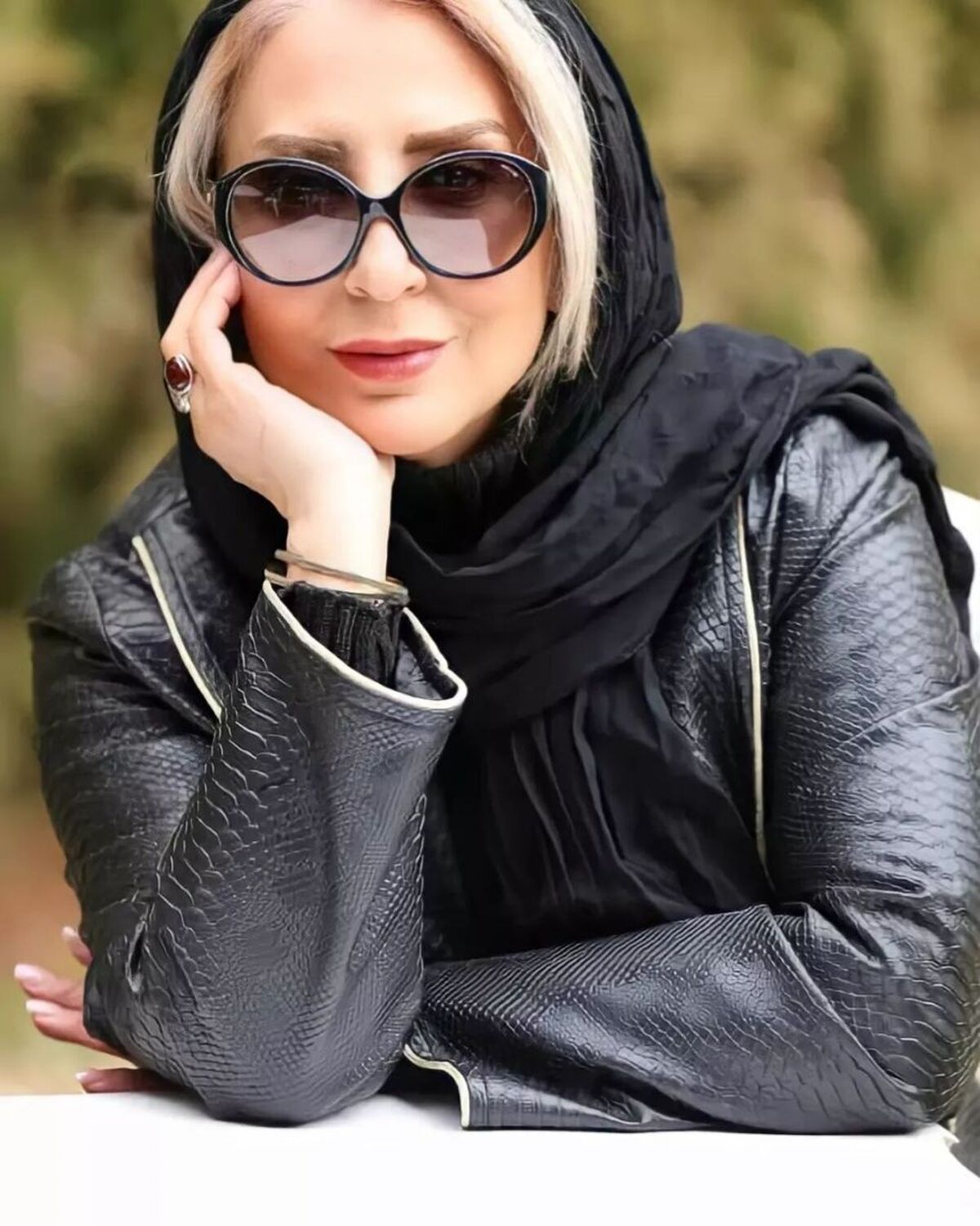 عکس| شال فوق العاده جذاب و گلدار مرجانه گلچین  در جشن شب یلدا