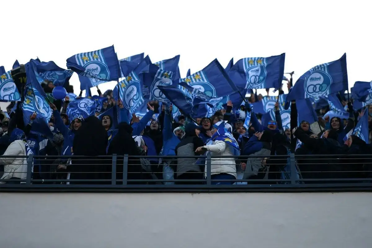 کادوی روز مادر استقلال به هواداران زن ملوان و استقلال