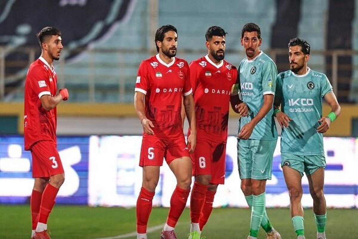 پیروزی کم رمق شاگردان «اوسمار»/ پرسپولیس با پیکان به صدر جدول رسید