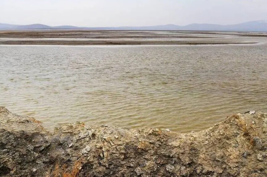 بازگشت آب به بستر خشک دریاچه ارومیه | تراز دریاچه به ۴۰ سانتیمتر رسید
