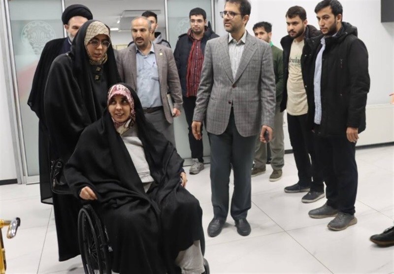 استقبال دانشگاه شریف از فهیمه سادات هاشمی دانشجوی جانباز