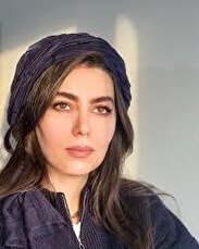 عکس| اوقات فراغت هدیه بازوند در تنهایی خود در کتابخانه قدیمی