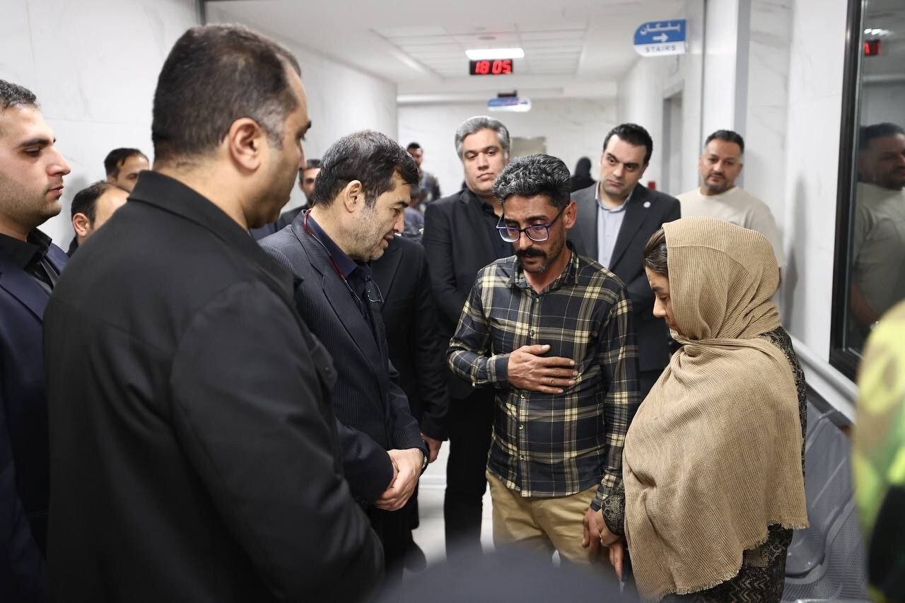 عکس| عیادت وزیر ورزش از «النا» دختر موتورسوار در کما عکس| عیادت وزیر ورزش از «النا» دختر موتورسوار در کما