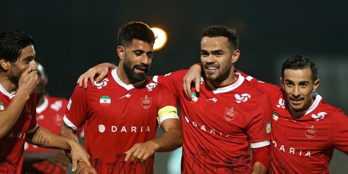 عکس|لقب جدید اورونوف از سوی هواداران پرسپولیس