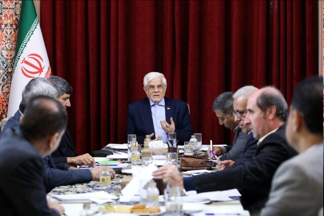 عارف: نگاه کلیشه‌ای موجب افت عملکرد دانش‌آموزان شده است