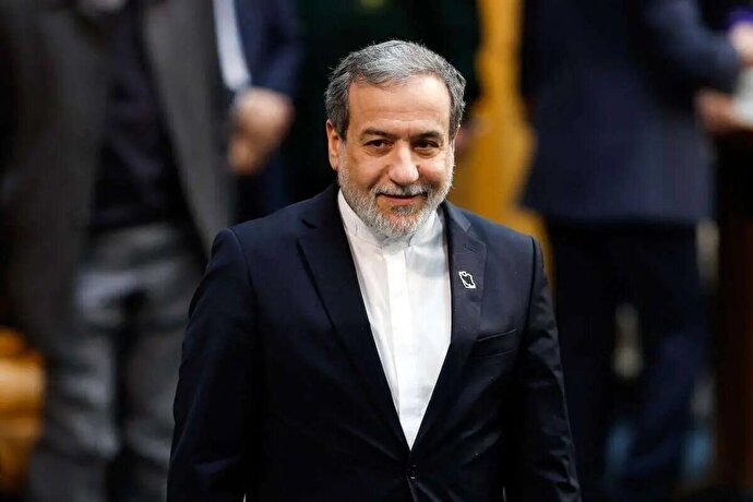 فیلم| عراقچی: اگر آمریکا به تاسیسات هسته‌ای ایران حمله کند با پاسخ نظامی مستقیم مواجه می‌شود