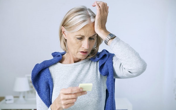 ۶ علامت خاص افسردگی در میانسالی که زوال عقل را 20 سال قبل از ابتلا پیش‌بینی می‌کند.