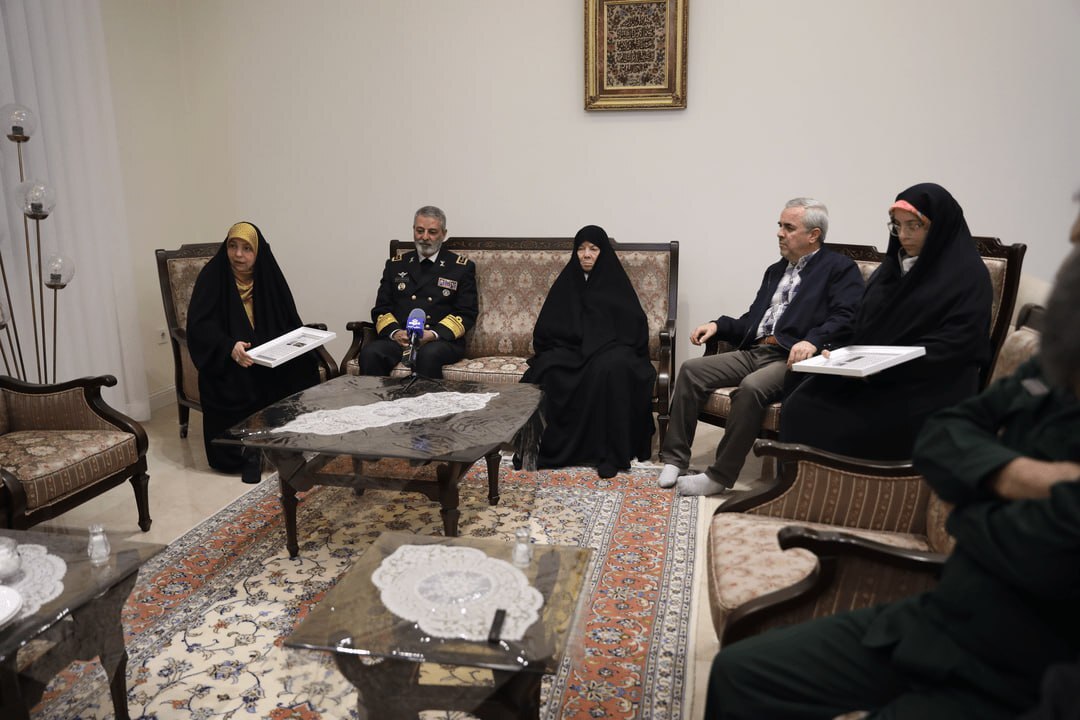 اعطای درجه سپهبدی شهید محمد باقری به خانواده ایشان+ عکس و فیلم اعطای درجه سپهبدی شهید محمد باقری به خانواده ایشان+ عکس و فیلم