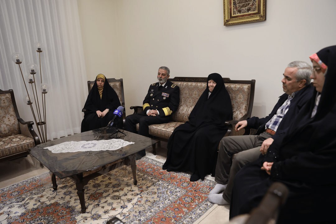 اعطای درجه سپهبدی شهید محمد باقری به خانواده ایشان+ عکس و فیلم اعطای درجه سپهبدی شهید محمد باقری به خانواده ایشان+ عکس و فیلم