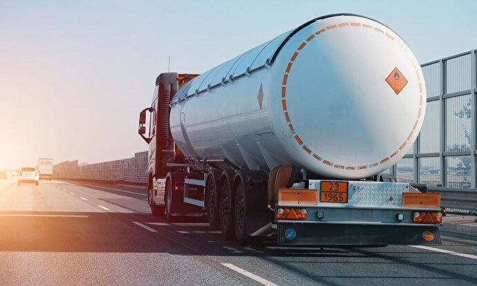 فیلم| با مدرک دکترا، پشت فرمان ماشین حمل سوخت!