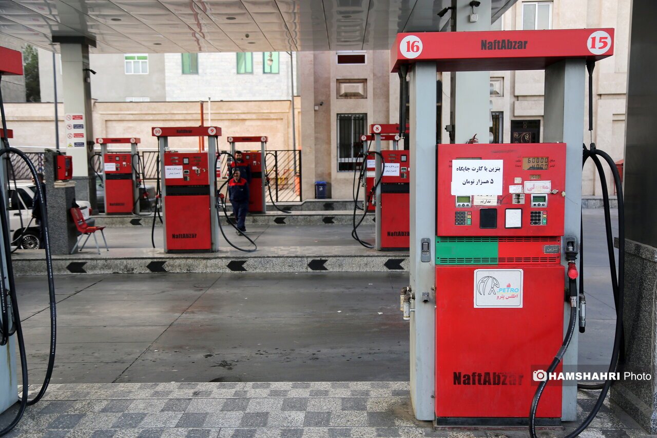 با کارت بانکی بنزین بزنید | آیین‌نامه انتقال سهمیه بنزین به کارت بانکی ابلاغ شد