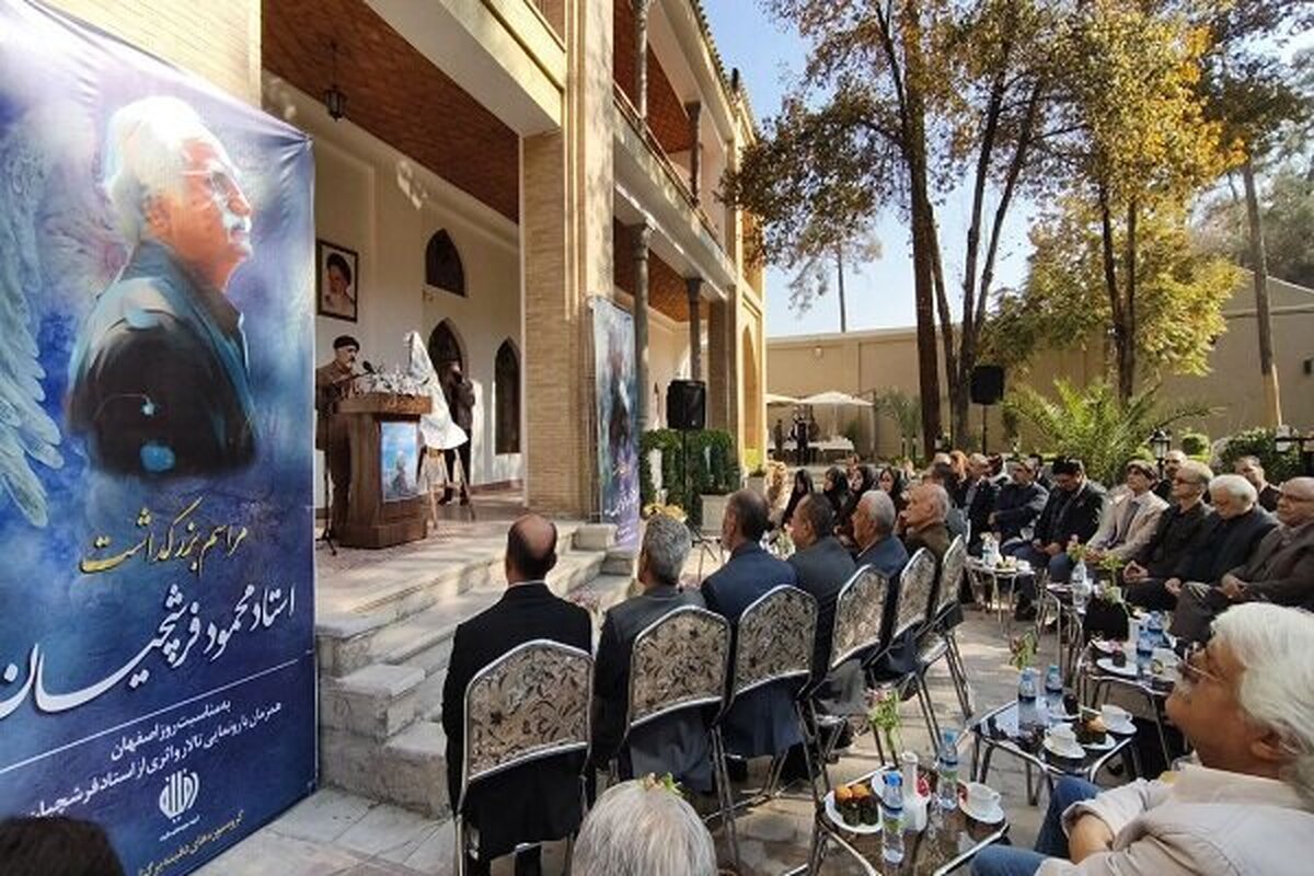 رونمایی از اثر «پیرمرد کاهن» استاد فرشچیان در موزه ملی هنر اصفهان