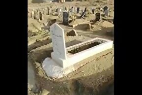 فیلم| وضعیت تلخ قبرستان لافت قشم پس از بارندگی‌های اخیر