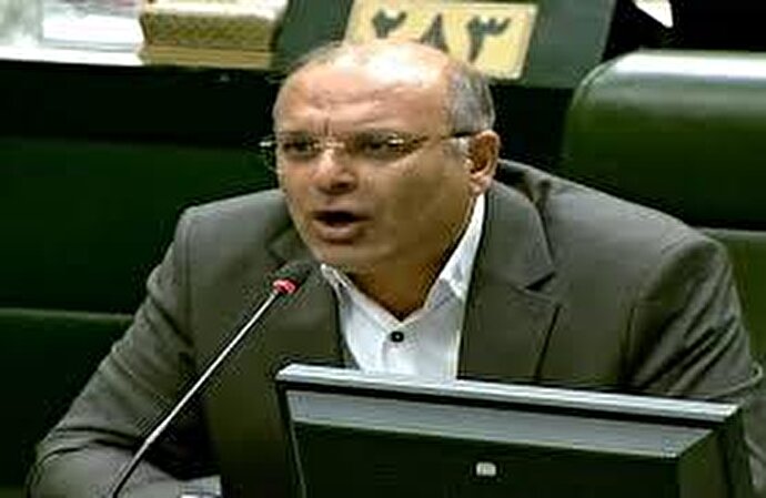 فیلم| لک علی‌آبادی: تورم و گرانی پدر مردم را درآورده/ یلدایی برای مردم باقی نمانده که ما تبریک بگوییم!