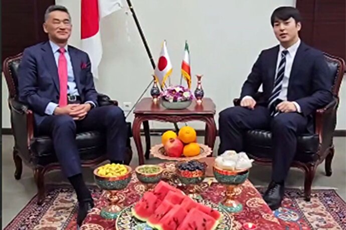 فیلم| سفیر ژاپن با خواندن این شعر یلدا را تبریک گفت