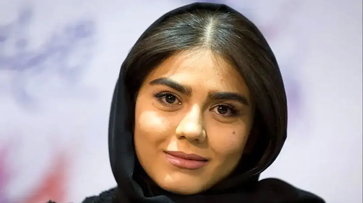 عکس| آلبوم تولد آزاده زارعی، باران سریال آوای باران با کیک بارسلونایی