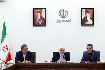 عارف: مدیری که در مسیر مخالف تصمیمات دولت است نمی‌تواند به عنوان مدیر ارشد دولت باقی بماند