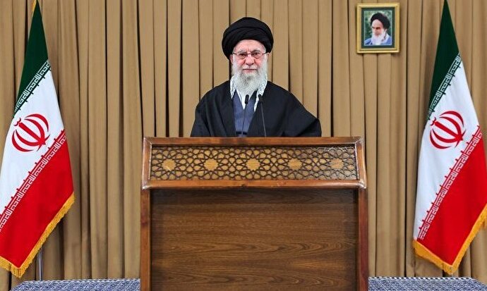 فیلم| رهبر انقلاب: جمهوری اسلامی ایران در مقابل چاقوکش‌های بین‌المللی ایستاده است