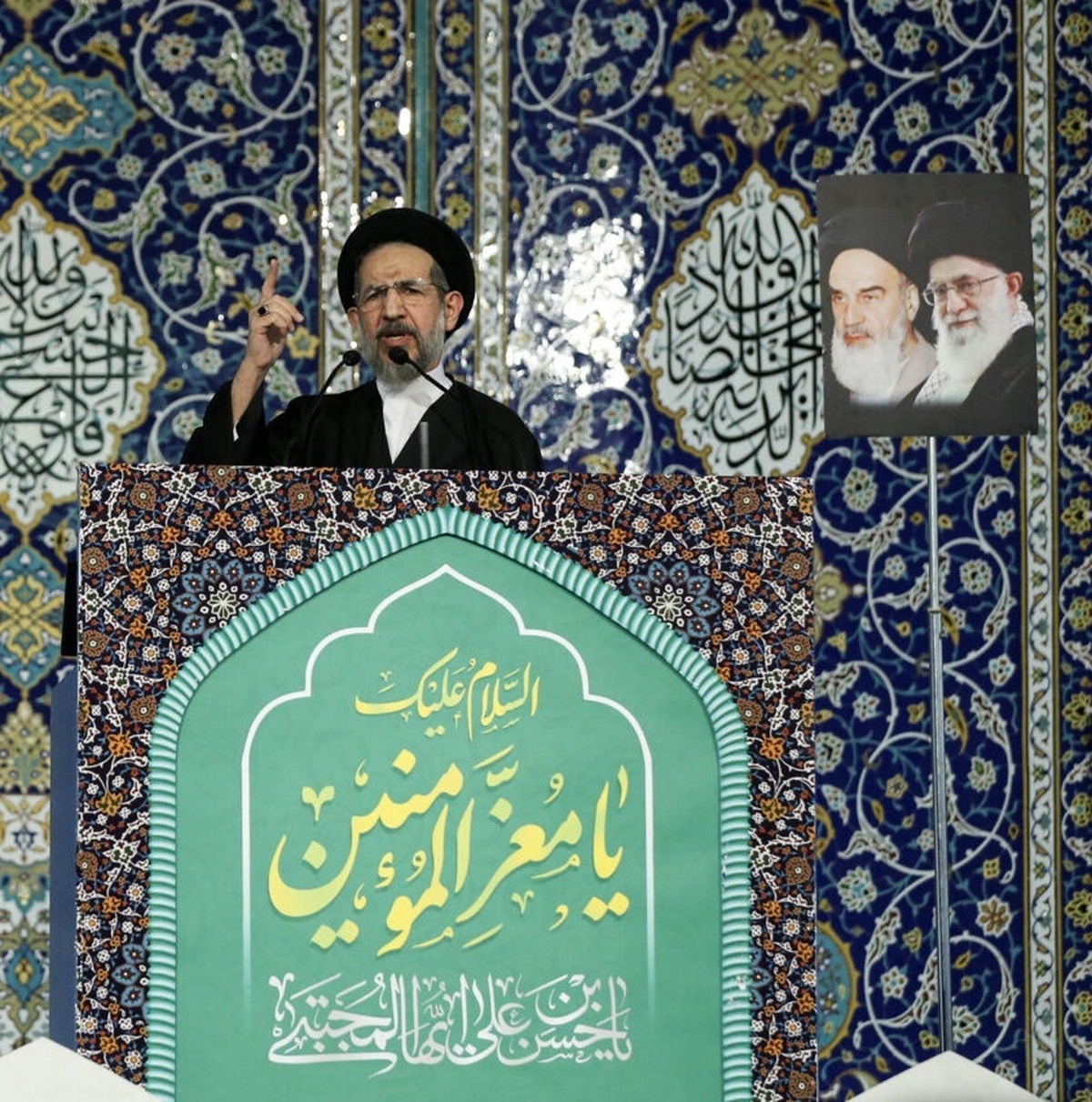 همه ما باید رئیس‌جمهور محترم و دولت را در گشودن گره‌ها و عبور از تنگناهای کشور یاری کنیم