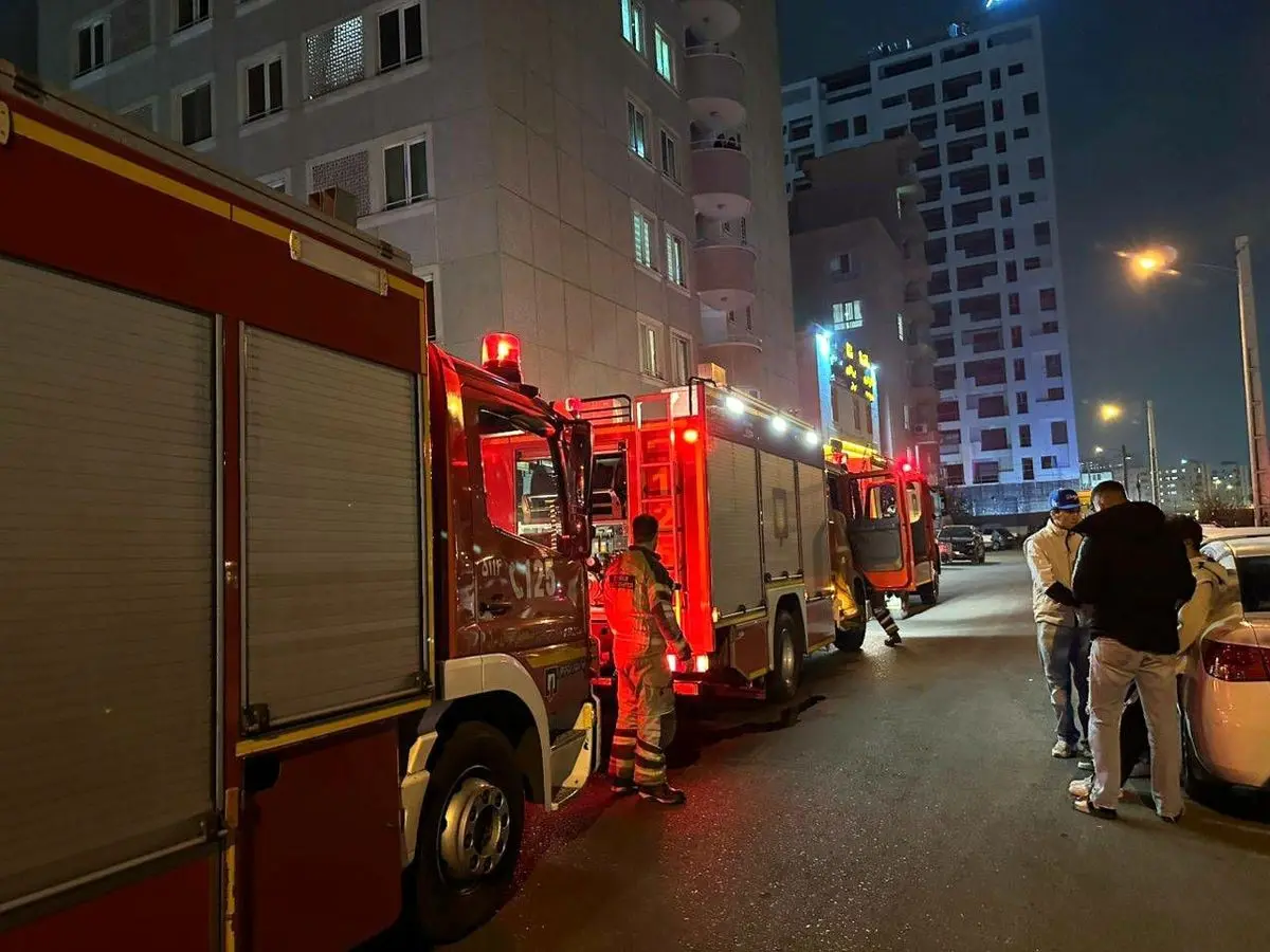 نجات ۲۰ نفر از حادثه آتش‌سوزی شهرک راه‌آهن تهران