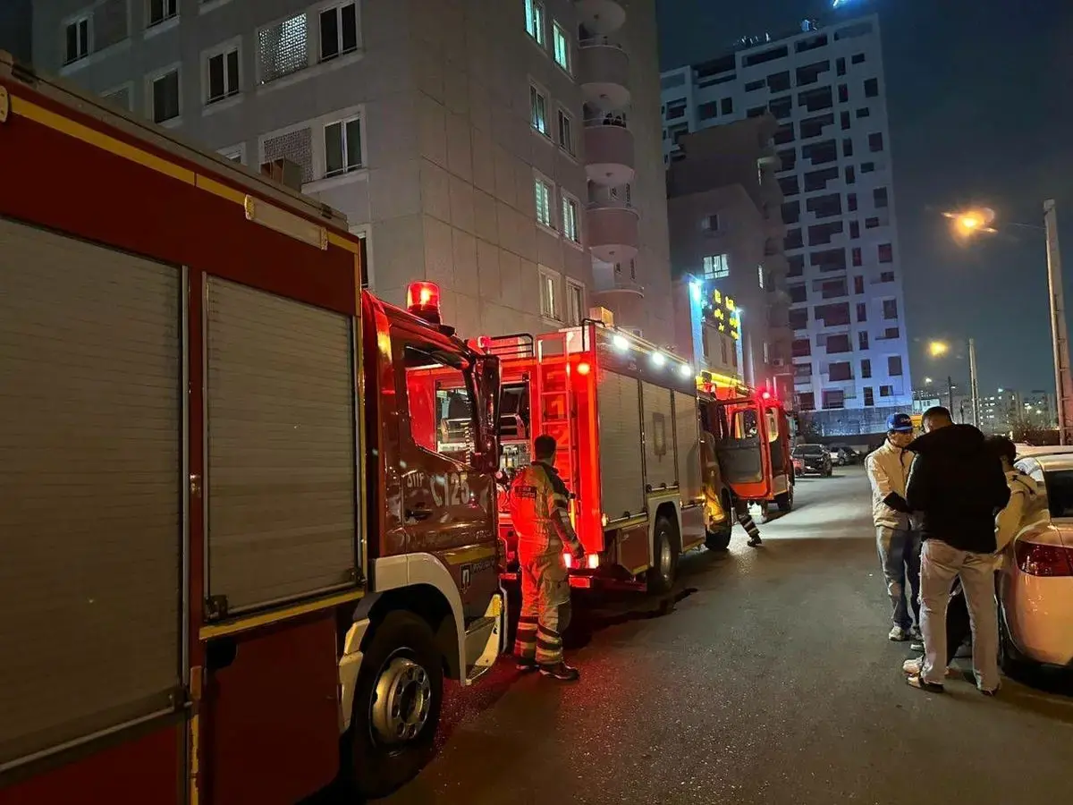 نجات ۲۰ نفر از حادثه آتش‌سوزی شهرک راه‌آهن تهران