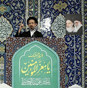 همه ما باید رئیس‌جمهور محترم و دولت را در گشودن گره‌ها و عبور از تنگناهای کشور یاری کنیم