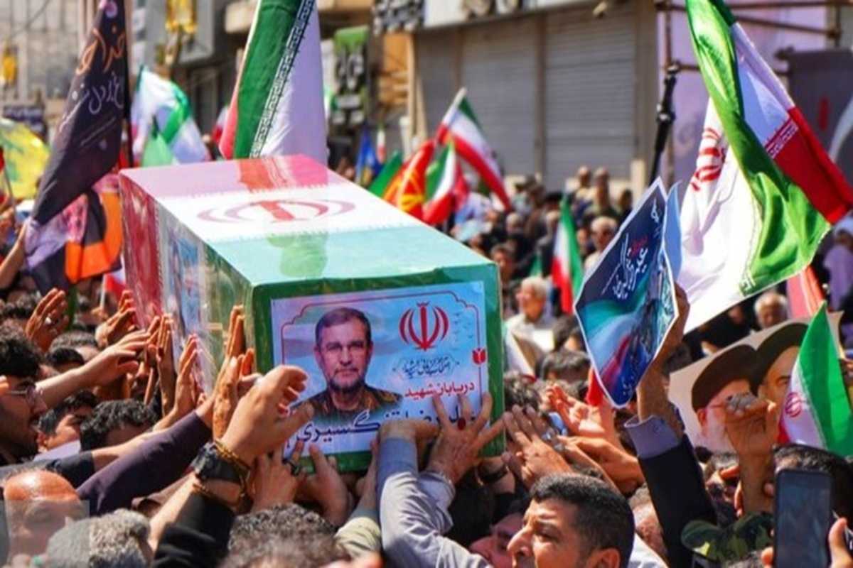 فیلم|آغاز آیین تشییع سردار شهید «علیرضا تنگسیری» در بندرعباس