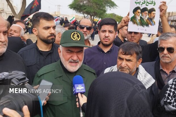 تشییع پیکر دریابان تنگسیری، مردم آبادان سنگ تمام گذاشتند