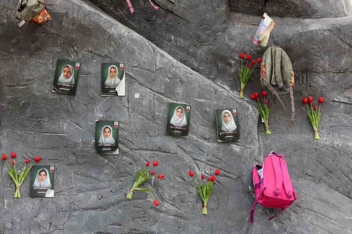 فیلم| وداع تلخ خانواده‌ها با دانش آموزان شهید مدرسه میناب