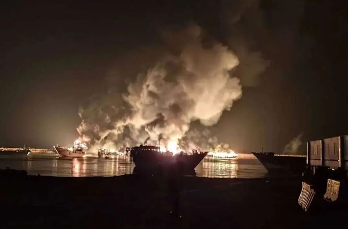 حمله به دو لنج باربری در بندرلنگه