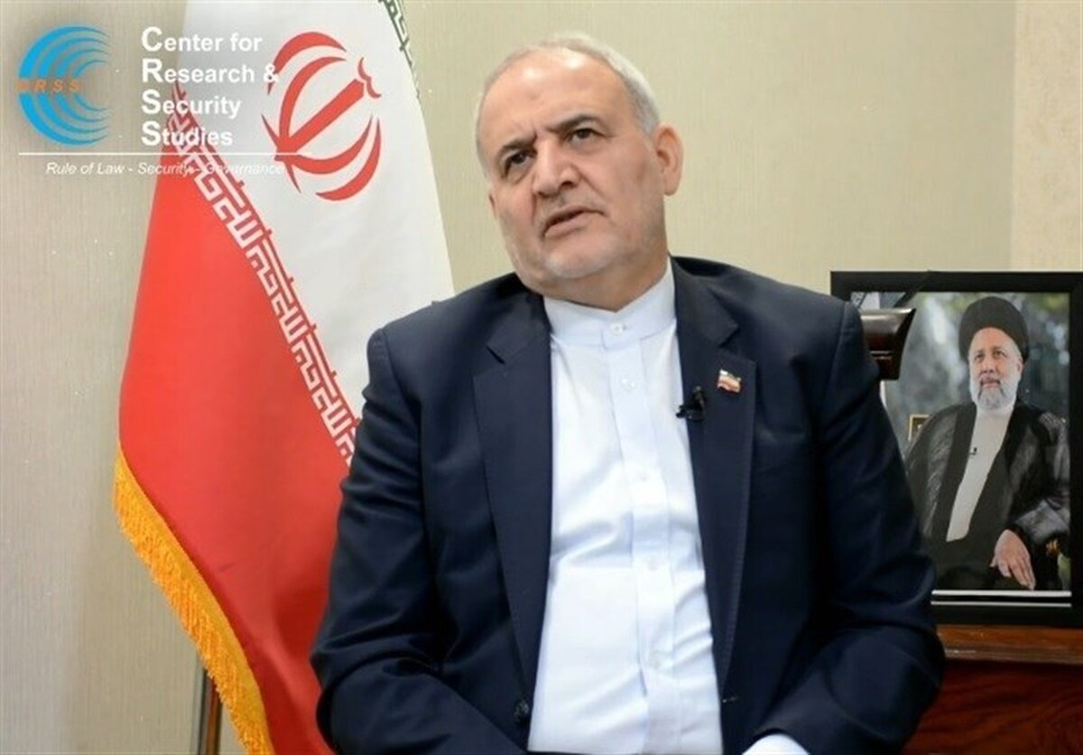 سفیر ایران در لندن: با وجود بی‌اعتمادی به آمریکا مذاکره می‌کنیم، اما برای دفاع قاطع آماده‌